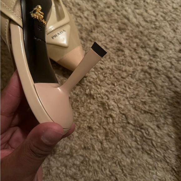 Prada - Picture 9 of 10